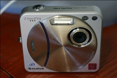 FUJIFILM FinePix F402